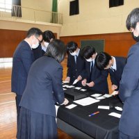 政治参加大切さ実感　旭農業高　実機材使い模擬投票