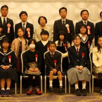 ポスター原画コンテストの入選者ら＝２３日、千葉市中央区
