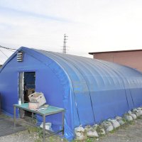 ビニールシートハウス内で長年営業している「ハウスラーメンたけ坊」