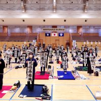 年始め全集中で筆走る　小中高生２１４人書き初め　市原・ゼットエー武道場