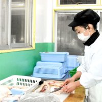 父から受け継いだ味　６種の部位を秘伝のたれで　石渡チキンストアーのモツ煮（鴨川市）【房総のソウルフード】（７）