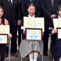 美しい海　花畑イメージ　「南房総中」校章決まる　統合控えた生徒が考案