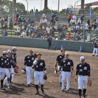第２クール最終日は好天に恵まれ紅白戦が行われた＝１１日、石垣市