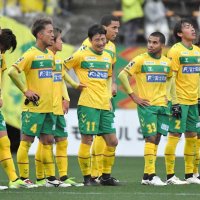 開幕戦で逆転負けし肩を落とすジェフ千葉イレブン＝２５日、千葉市のフクダ電子アリーナ