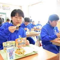備蓄品使い「防災給食」　津波で校舎浸水を経験の旭・飯岡中など　備えの大切さ学ぶ　【東日本大震災１３年】