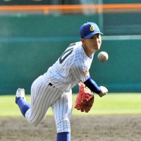 耐久─中央学院　先発し５回無失点と好投した中央学院の臼井＝２０日、兵庫県西宮市の甲子園球場