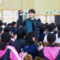 大野靖之さん「大きな夢を」　君津・上総小櫃中　学校ライブ１１００回目、思い歌に