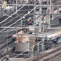 【速報】ＪＲ稲毛駅、ホーム上の男性と特急電車が衝突　総武快速線、東京－千葉間の上下線で一時運転見合わせ　約９千人に影響