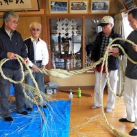 地域の結びつき大切に　伝統大しめ縄作り　君津・賀恵渕シニアクラブ