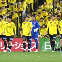 後半、逸機繰り返す　柏レイソル