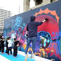 “巨大大漁旗”描けたよ　御宿　子どもらスプレーで制作