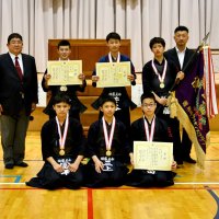 男子団体で優勝した佐原第五中のメンバー