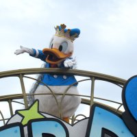ドナルドが“王様”に！？　東京ディズニーランドで「クワッキー・ダックシティ」　【舞浜タイムズ４月号】