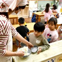 ３歳以上も給食完全無償化　主食提供開始で　神崎町立保育所
