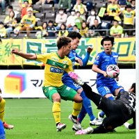 後半２１分、千葉の田口が先制ゴールを決める（左）