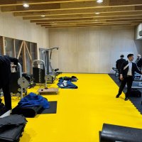 市民も利用できる交流棟のトレーニングルーム＝鴨川市
