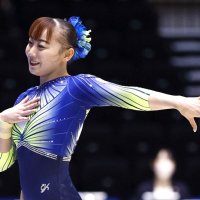 体操全日本選手権、女子個人総合決勝の床運動で演技する宮田笙子＝４月、高崎アリーナ（共同）