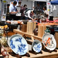 「佐原の骨董市」２００回目　小江戸で探す掘り出し物　節目祝い篠笛演奏も