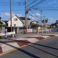 ガードレールの端赤く塗られる被害　市原の市道　