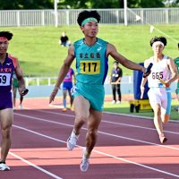 意地見せた直線勝負　市船橋４００メートルＲ　千葉県高校総体・陸上男子