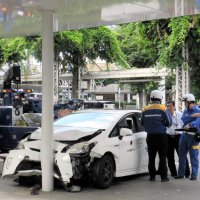 【速報】ＪＲ千葉駅前、タクシーが歩道に突っ込む　歩行者２人巻き込まれ搬送