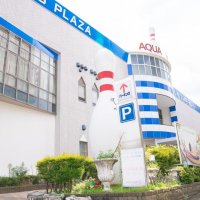 風呂やプールからレストランやゲームコーナーまで全館がリングとなるアクア・ユーカリの外観
