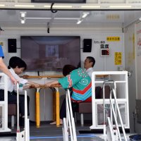 日頃の備えを大切に　美浜区で防災フェス　起震車やＶＲ体験