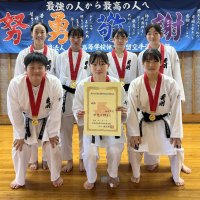 女子団体組手優勝の秀明大秀明八千代
