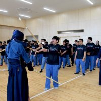 地域で働く外国人に旭署が交通安全講話　剣道体験も