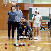 君津「広瀬杯」ボッチャ　家族連れら和やかに　パリパラ応援メッセージも