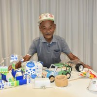 ものづくり愛あふれて　佐倉市の牛乳パックおじさん・椿八郎さん（８３）　【ひと模様】