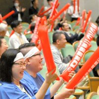 柔道・角田夏実選手に地元エール　八千代高部員ら３００人集結　憧れ先輩に熱視線　市民会館でＰＶ　【パリ五輪】