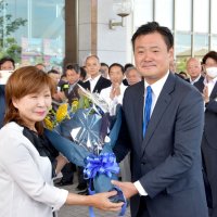 印西・藤代新市長が初登庁　「安住の地」へ職員一丸