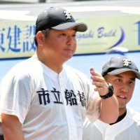 抗議で１８分間中断　「守備妨害」の判定巡り　木更津総合―市船橋　第１０６回全国高校野球　千葉大会　最終日