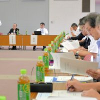 成田市７０周年の記念式典の実施内容を決めた実行委員会＝２０日、市役所