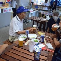 駅前に再びにぎわいを　横芝光町観光まちづくり協会　ビアガーデン設置　住民ら特産品グルメ味わう