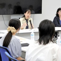 女性の活躍自身に重ね　千葉市の量子科学技術研究開発機構　中高生ら、管理職と交流