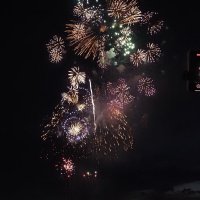 夏の夜空を華やかに彩った木更津港まつり花火大会＝１５日、木更津市
