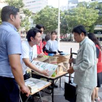 拾った紙ごみ再生、ステッカーを配布　千葉で「ひろ街」
