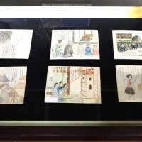 木更津高等女学校の生徒による「昭和廿年回顧」。８月は、昭和天皇の玉音放送（中央２枚）や勤労動員、兄の復員など６枚が並ぶ
