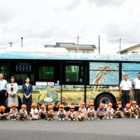 アジサイ、田園風景…　多古の魅力　アートで表現　新シャトルバスお披露目