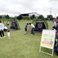 上総いちはら国府祭りのプログラムの一つ「にこにこキッズ祭り」で人気を集めたスナッグゴルフ体験会