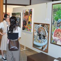 若さのパワー絵に乗せ　大多喜・長生高美術部　いすみで合同展　「私たちの放課後」感じて
