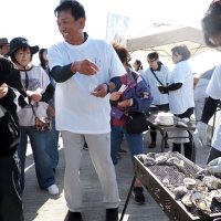 「富津シーサイドマルシェ」新鮮な魚や農産物など一堂に　「江戸前オイスター」で濃厚なカキの味わい堪能