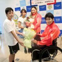パリパラで活躍　車いすラグビー金・羽賀理之選手　水泳銅・辻内彩野選手　市川市が市民栄誉賞