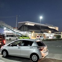 夕方から家族を迎える車が並ぶＪＲ佐原駅前のロータリー（画像の一部を加工しています）