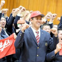 ドラフト会議　「カープ代表する選手に」　千葉学芸高・菊地、広島から５位指名