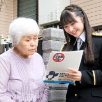 ＡＫＢ山崎空さん、電話de詐欺への対策紹介　千葉市内の高齢者宅を訪問　国際番号の手口ストップへ