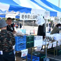 岩手県山田町の海産物を販売するブース