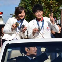 五輪ヒーローのパレードに１万人　柔道金の角田選手、スポーツクライミング銀の安楽選手　地元・八千代、笑顔に包まれ